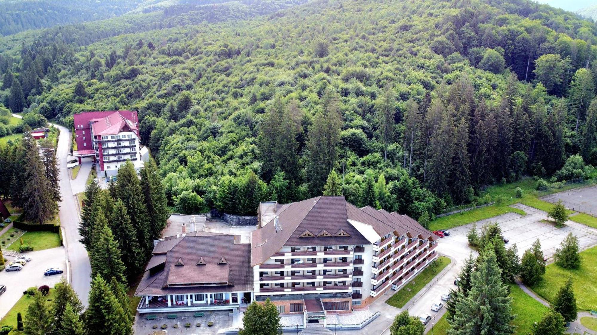 Hotel Bradul - Ковасна Екстериор снимка