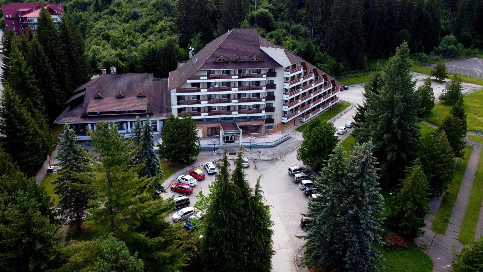 Hotel Bradul - Ковасна Екстериор снимка