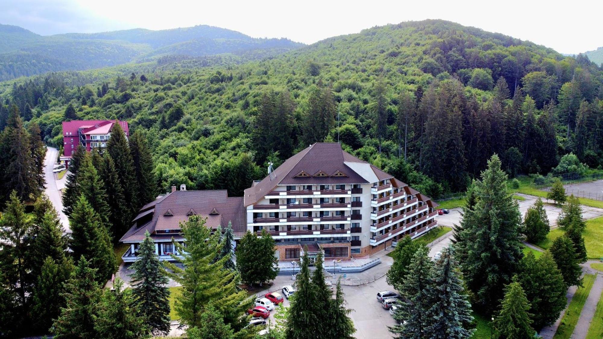 Hotel Bradul - Ковасна Екстериор снимка