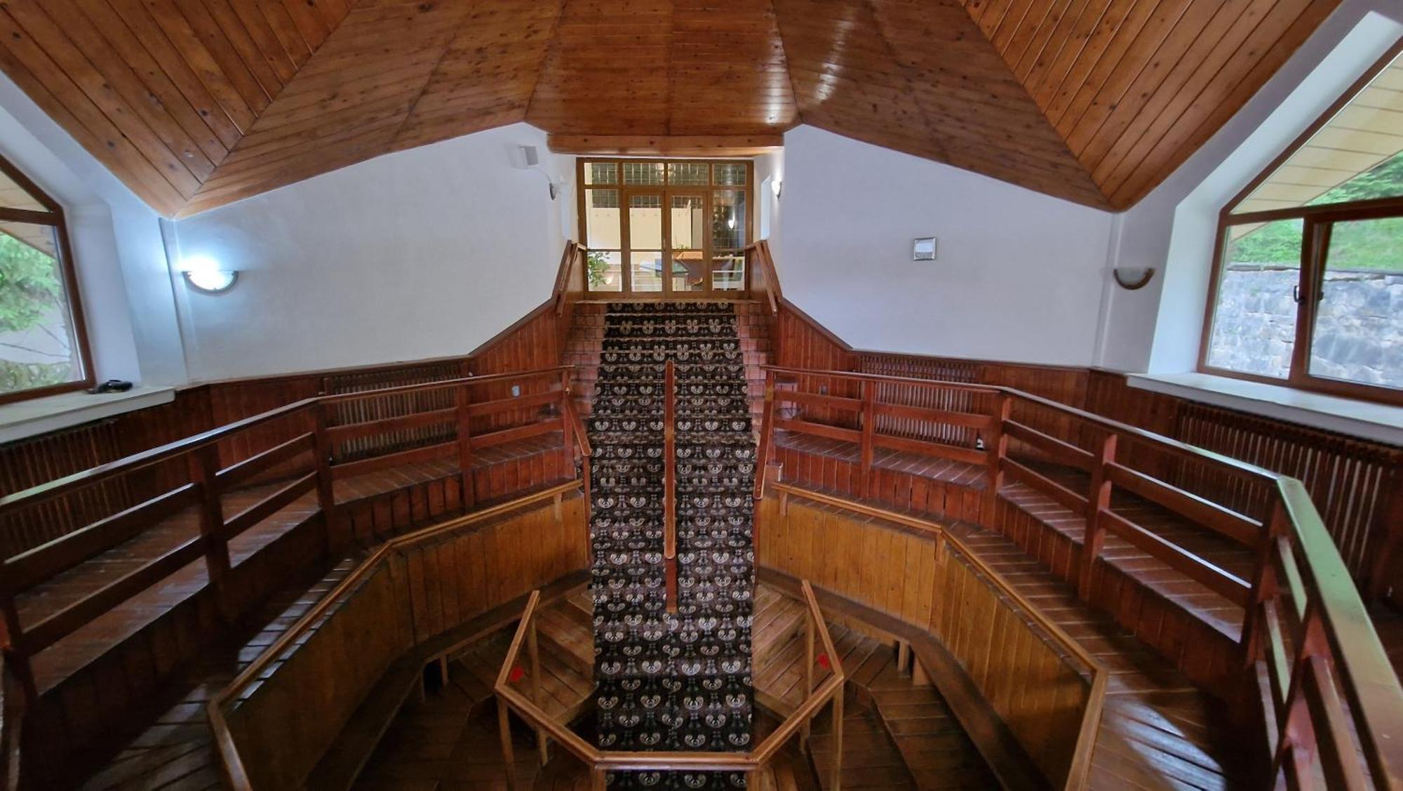 Hotel Bradul - Ковасна Екстериор снимка