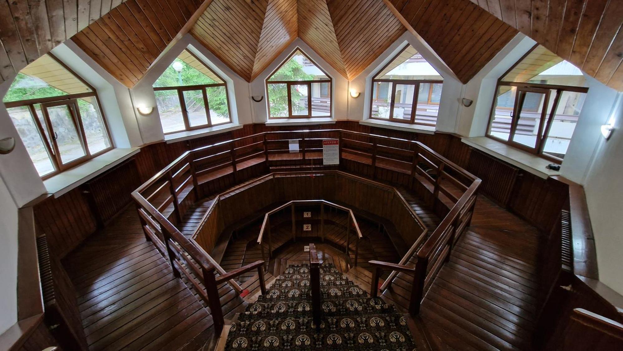 Hotel Bradul - Ковасна Екстериор снимка