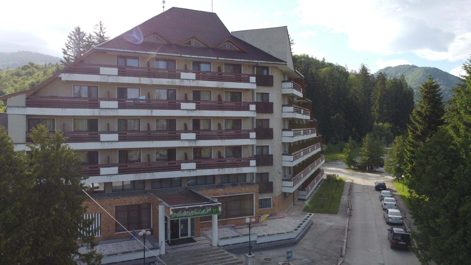 Hotel Bradul - Ковасна Екстериор снимка
