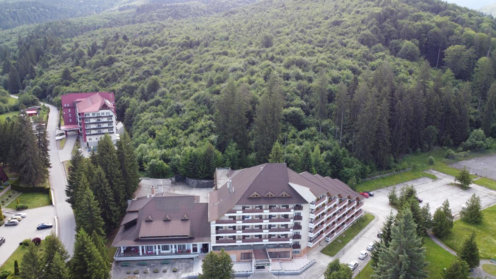 Hotel Bradul - Ковасна Екстериор снимка