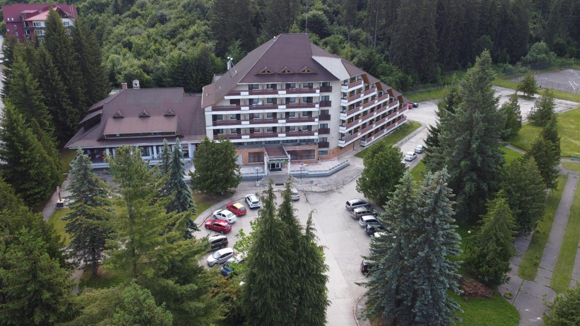 Hotel Bradul - Ковасна Екстериор снимка
